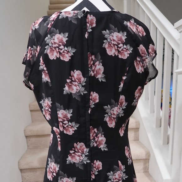 Short sleeve Floral Dress - Picture 5 of 7